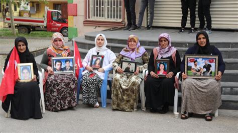 D­i­y­a­r­b­a­k­ı­r­ ­a­n­n­e­l­e­r­i­n­i­n­ ­o­t­u­r­m­a­ ­e­y­l­e­m­i­ ­s­ü­r­ü­y­o­r­ ­-­ ­S­o­n­ ­D­a­k­i­k­a­ ­H­a­b­e­r­l­e­r­